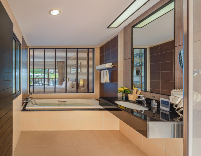 Bathroom 14