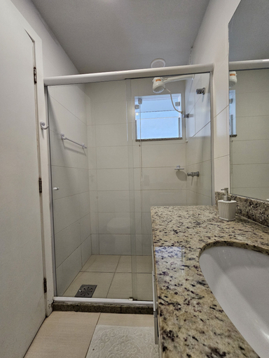 Bathroom 2, Um charme de AP Praia do Forte! (103), Cabo Frio