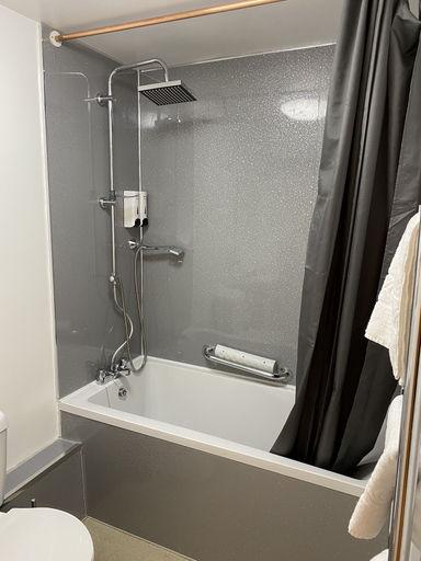 Bathroom 5, The Grand Harbour Hotel, Devon