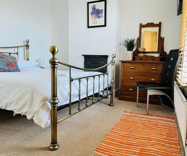 Bedroom 2, Bodhi Tree Cottage - Grove Road Cottages, Warwickshire