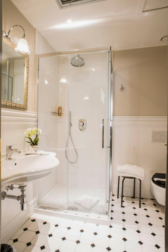 Bathroom 4, Palazzo Pacini, Siena