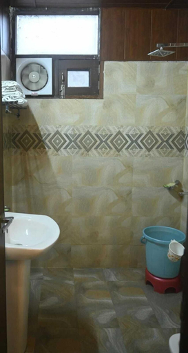 Bathroom 4, Mystical Greens, Chamba