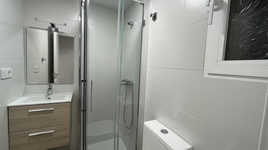 Bathroom 2, Wallada Valdenebro, Córdoba