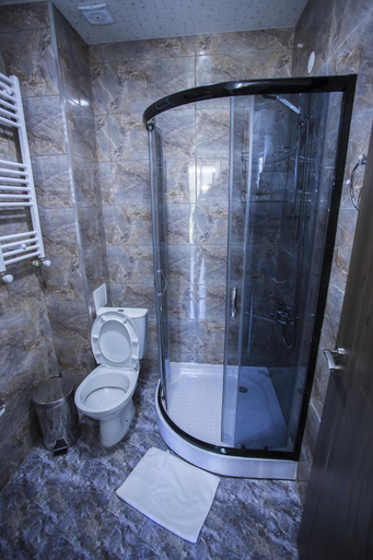 Bathroom 2, Hotel Garanti, Batumi