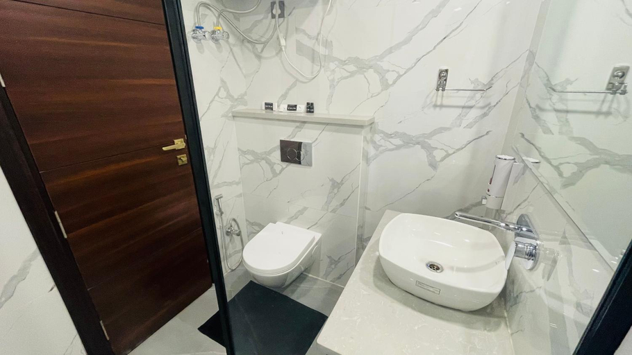 Bathroom 4, Saltstayz Select - Golf Course Road & Sector 57, Gurgaon