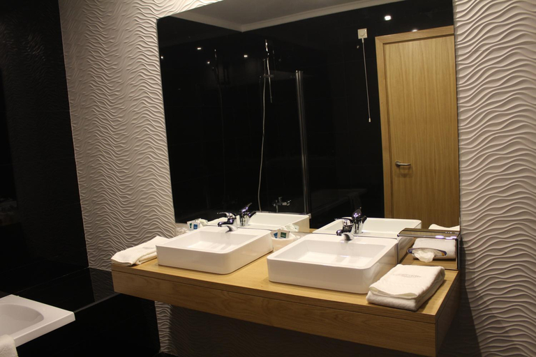 Bathroom 5, Douro Cister Hotel Resort Rural & Spa, Tarouca
