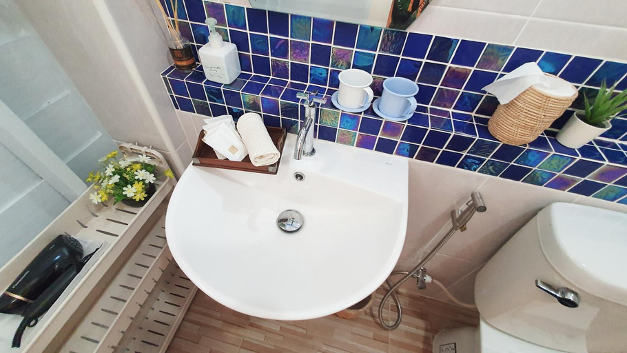 Bathroom 3, KINN Stay50 Bangkok, Thon Buri