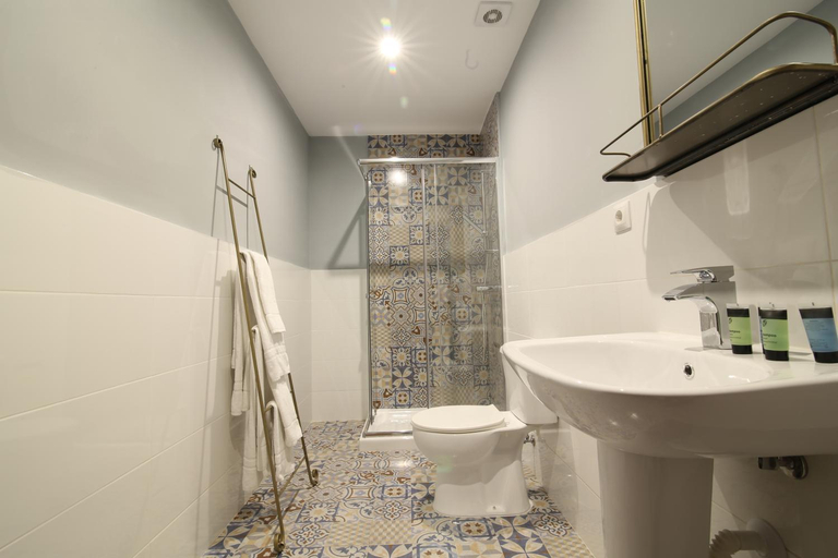 Bathroom 4, Abracadabra Suites, Madrid