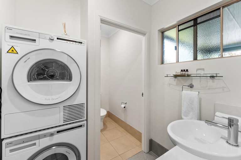 Bathroom 4, Blue Summit Hideaway, Eacham