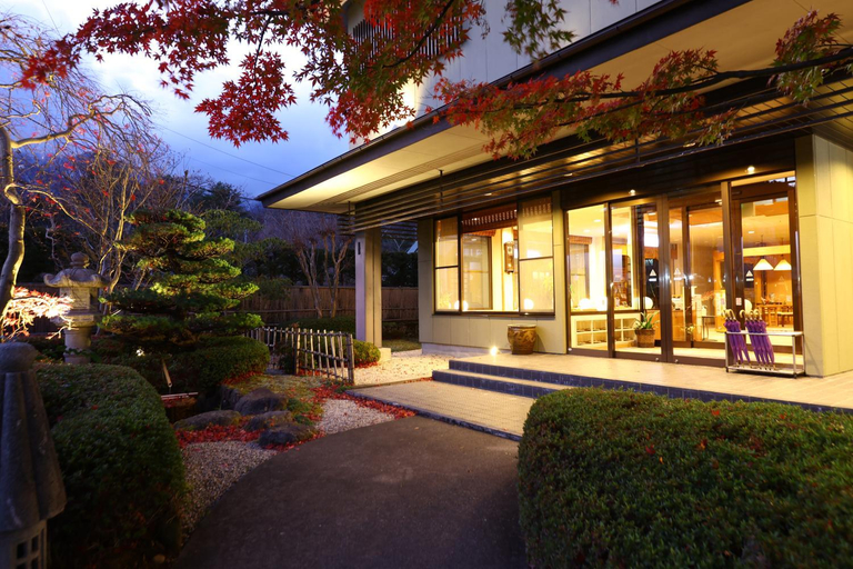 Exterior & Views
