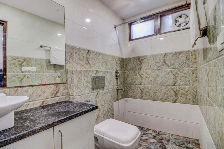 Bathroom, FabHotel Roadway Inn, Delhi