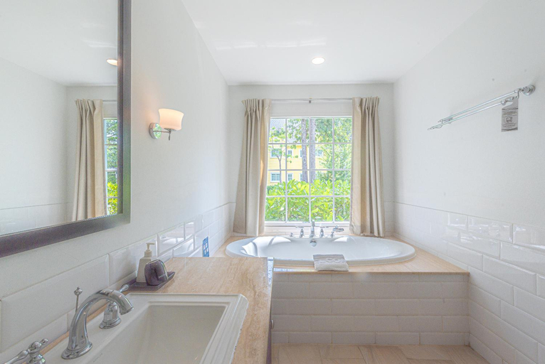 Bathroom 5, Peggy's cove resort, K. Na Yai Am