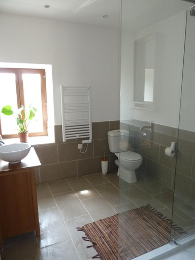Bathroom 3, Chaillac Bed & Breakfast, Indre