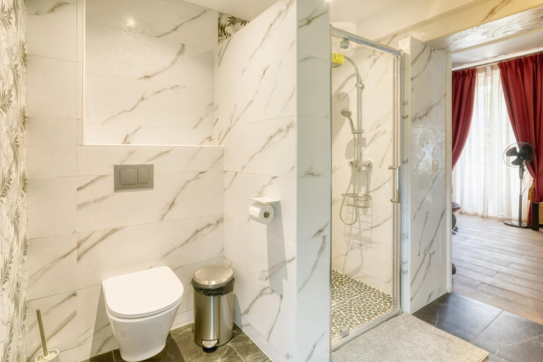 Bathroom 4, Le Petit Château de Barbizon, Seine-et-Marne