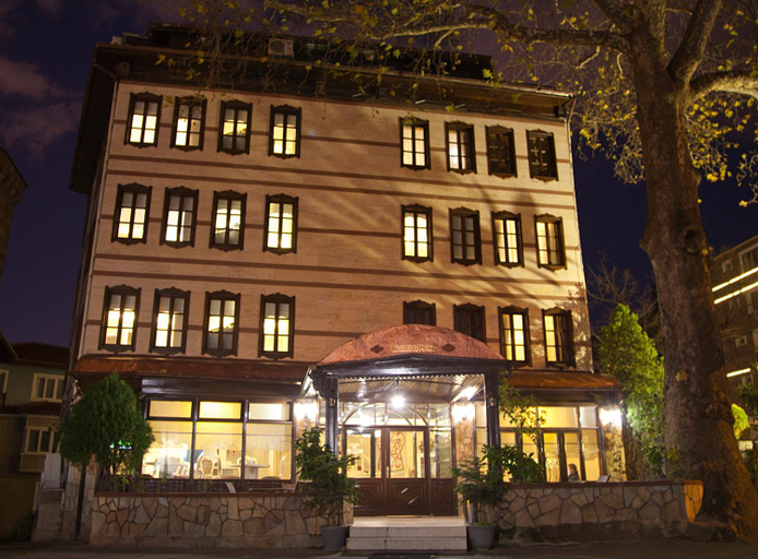 Exterior & Views