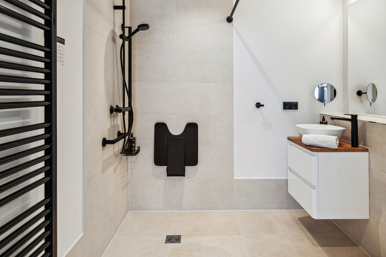 Bathroom 5, Limehome Zwickau Magazinstr., Zwickau
