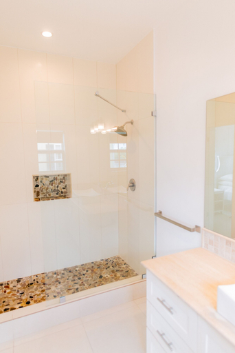 Bathroom 4, Colibri Court