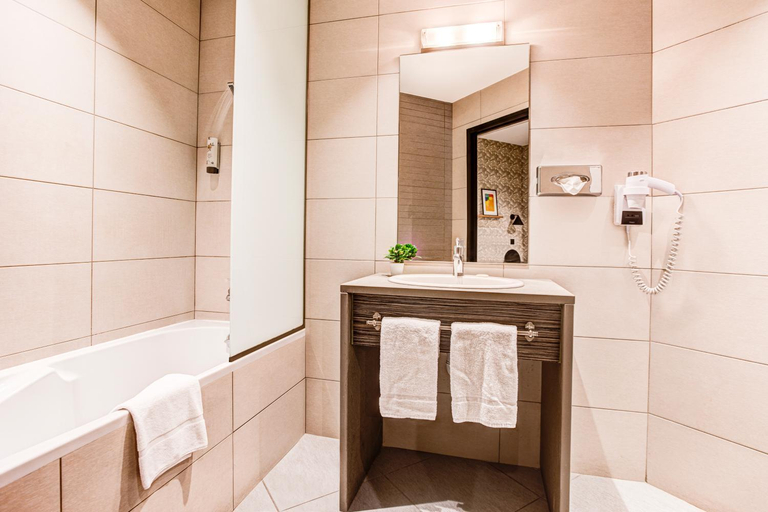Bathroom, Republik Hotel, Rhône