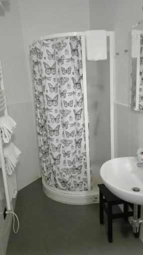 Bathroom 2, Canto dei Mille, Florence