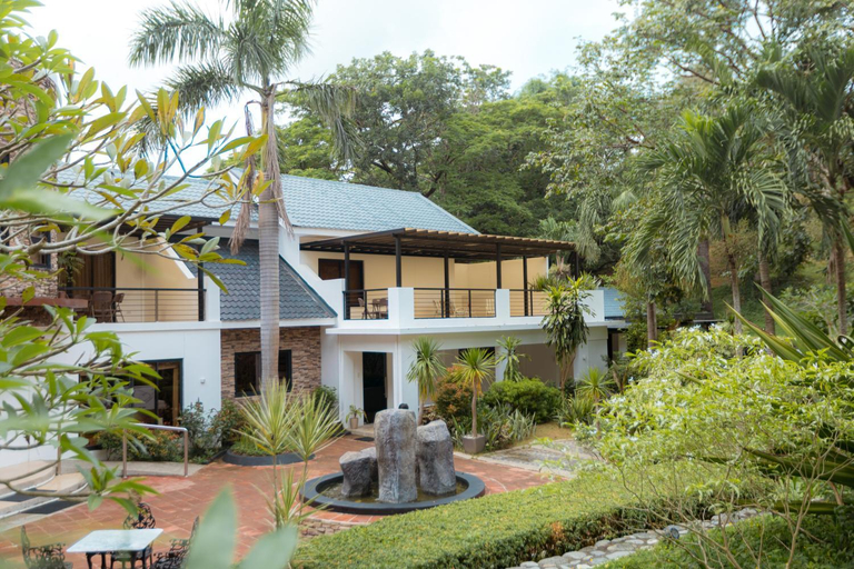 Bellagio Hills Hotel and Restaurant, Paoay Lake