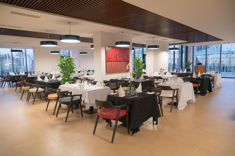Food & Drinks 5, Golden Tulip Royaume, Les Eucalyptus