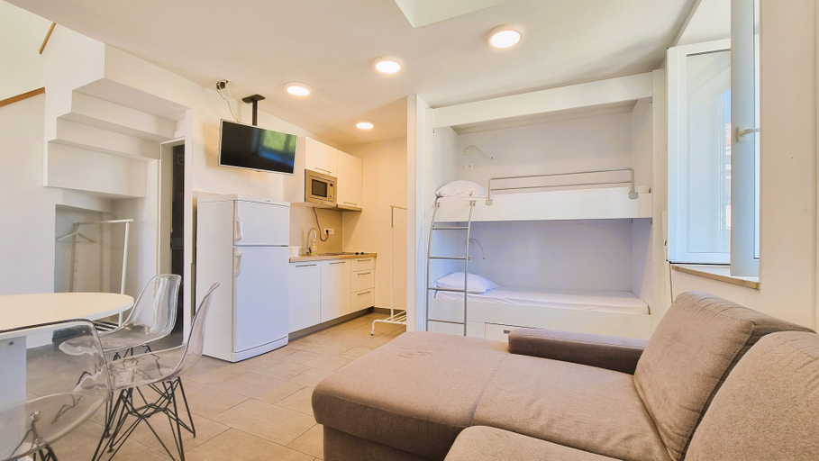 Others 4, Downtown Apartments, Novalja