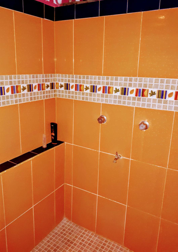 Bathroom, Hostel Candelaria, Valladolid
