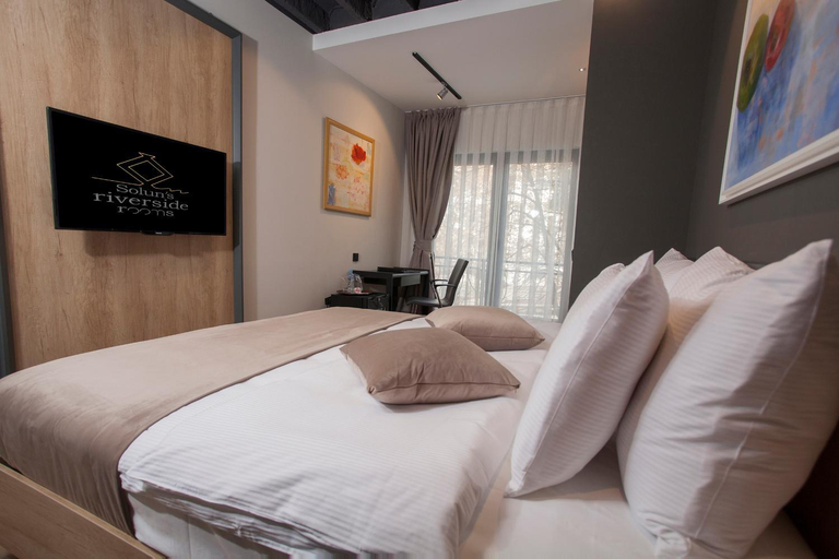 Others 3, Solun's Riverside Rooms