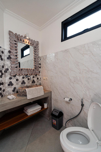 Bathroom 18
