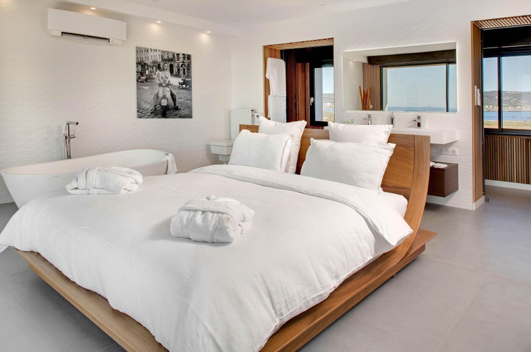 Bedroom 2, La Villa Miramar, Hérault