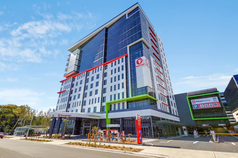 Exterior & Views 25