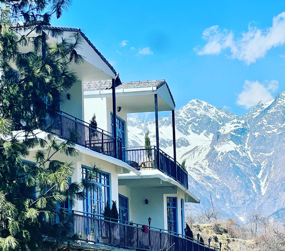 Exterior & Views