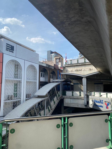 Exterior & Views 25
