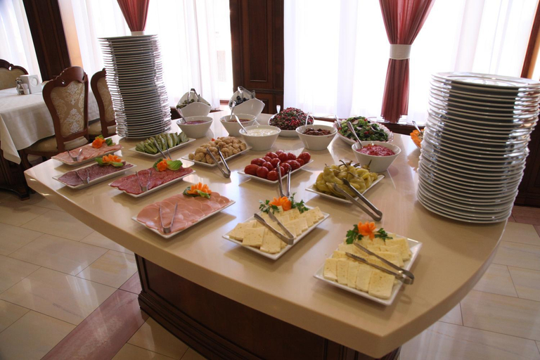 Food & Drinks 5, Hotel Russia