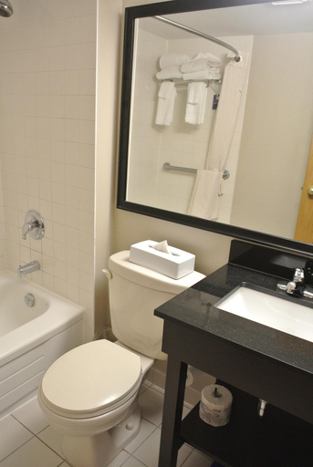 Bathroom 4, Travelodge by Wyndham Ottawa East, Ottawa