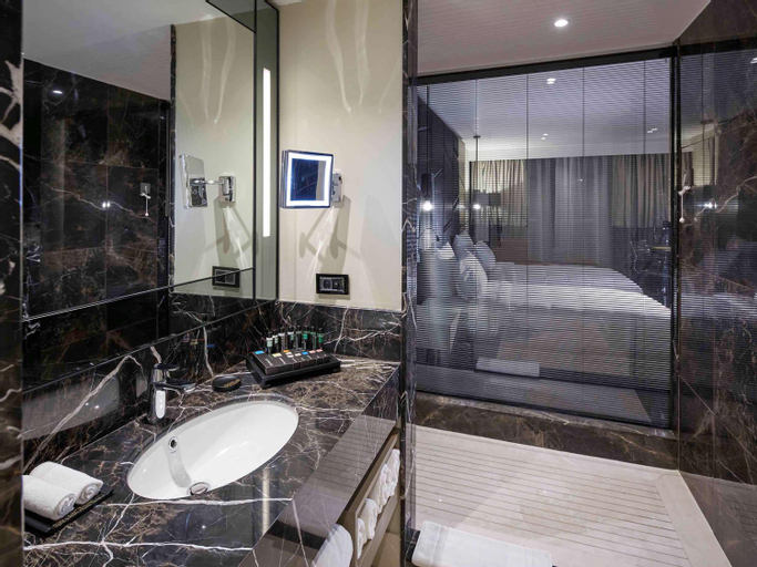 Bedroom 4, Pullman Istanbul Hotel & Convention Center, Bahçelievler