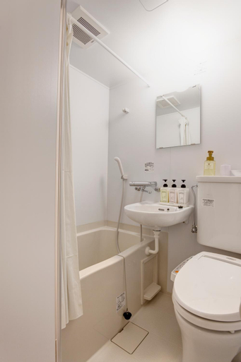 Bathroom 14