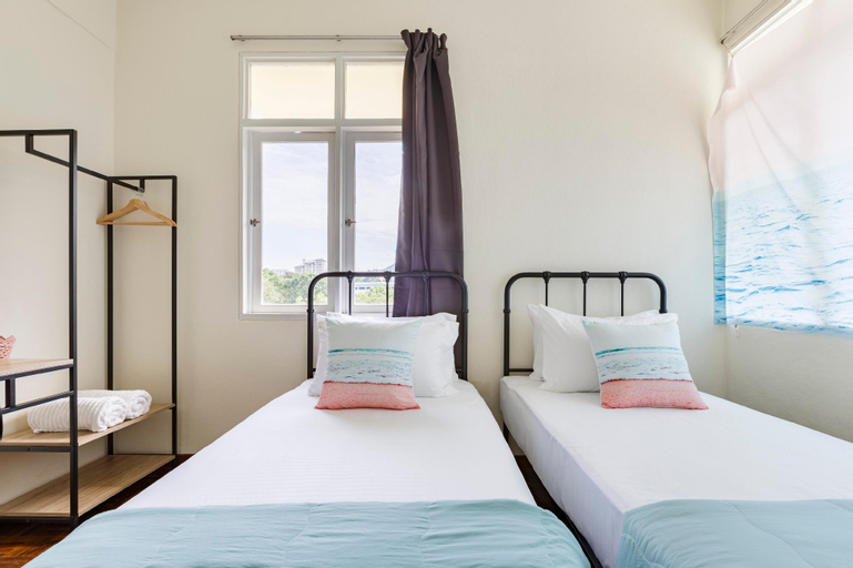 Bedroom 2, EE's Surfer House | Seaview, 3 min walk to beach, Penang Island