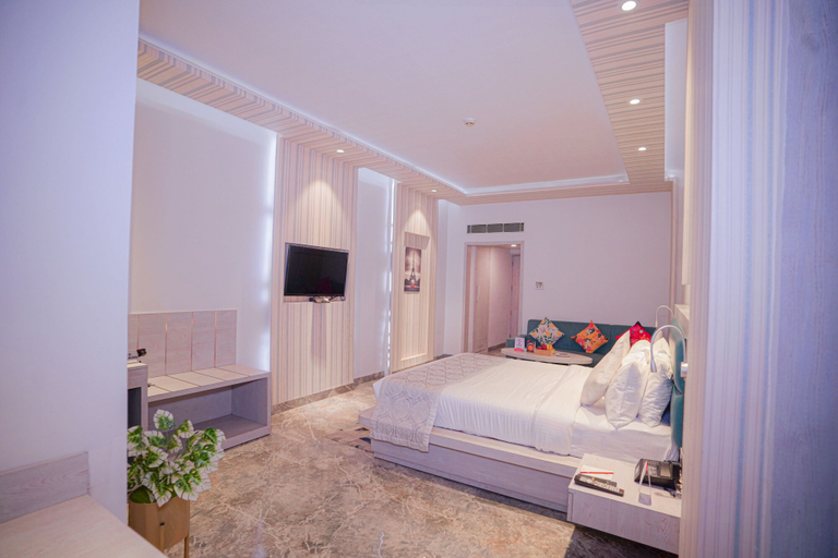 Bedroom 3, Hotel Swarn Towers, Bareilly