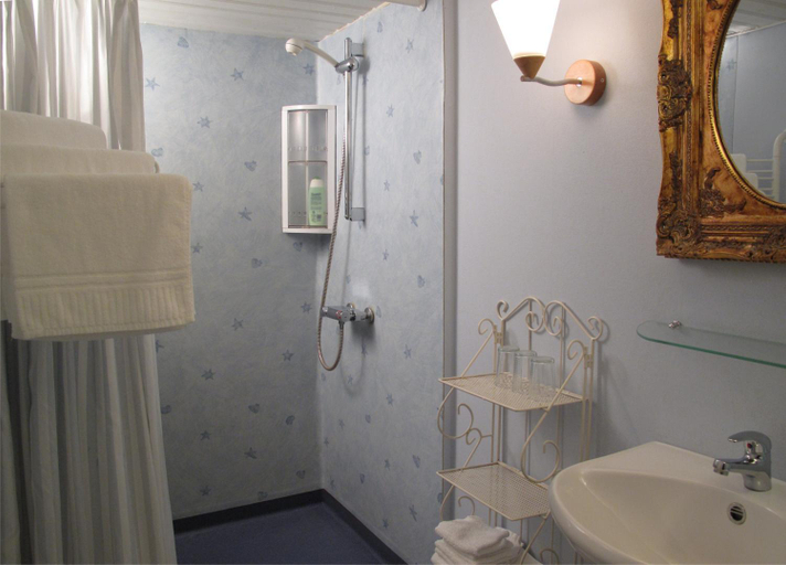 Bathroom 3, Villa Luna Breakfast Hotel, Osby