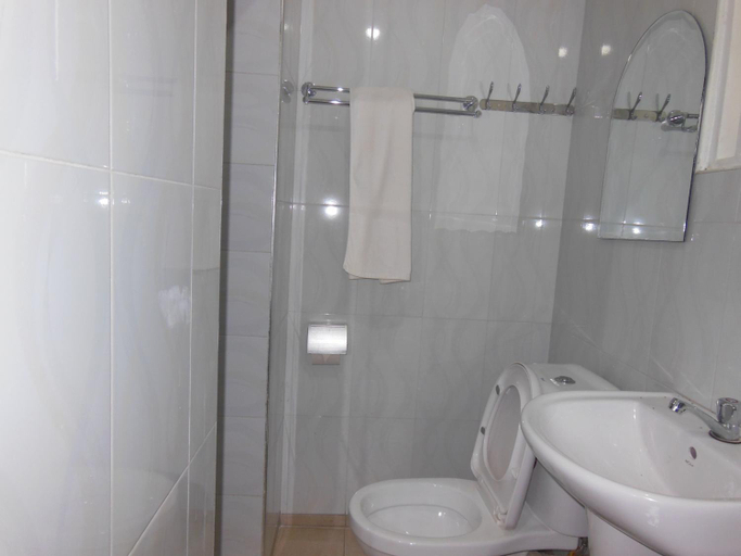 Bathroom 2, Psalms Motel, Entebbe