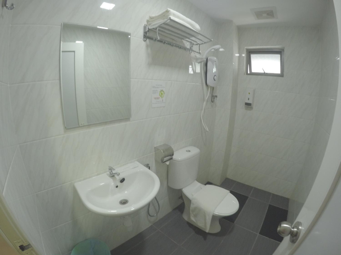 Bathroom 3, Lighthouse Hotel & Shortstay, Petaling Jaya