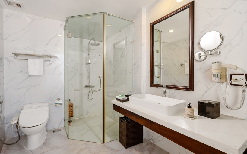 Bathroom 5, Royal Lotus Hotel Danang, Da Nang