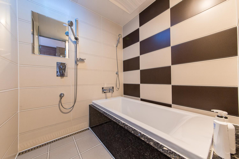 Bathroom 27