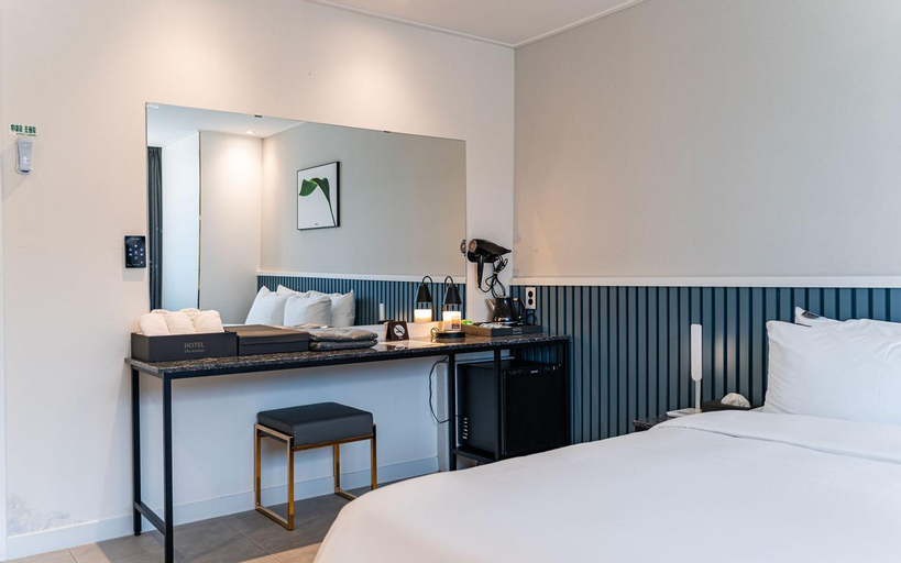 Bedroom 12