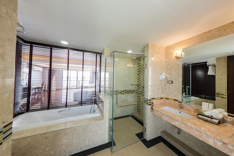 Bathroom 5, Hotel De Ladda, Muang Mukdahan
