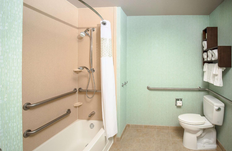 Bathroom 3, Hampton Inn & Suites Suisun City Waterfront, Solano