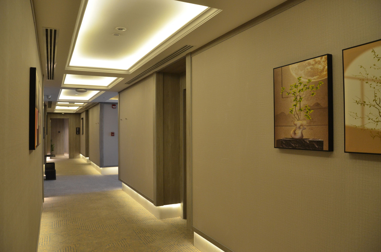Others 4, Crown Suite, Al Jubail