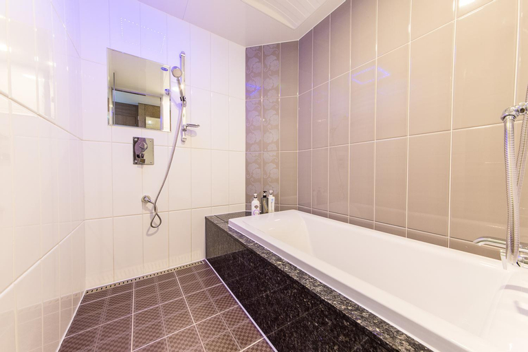 Bathroom 25