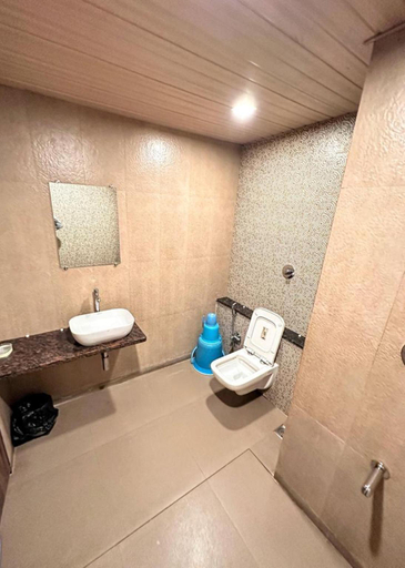 Bathroom 5, HOTEL HILL VIEW, Palghar